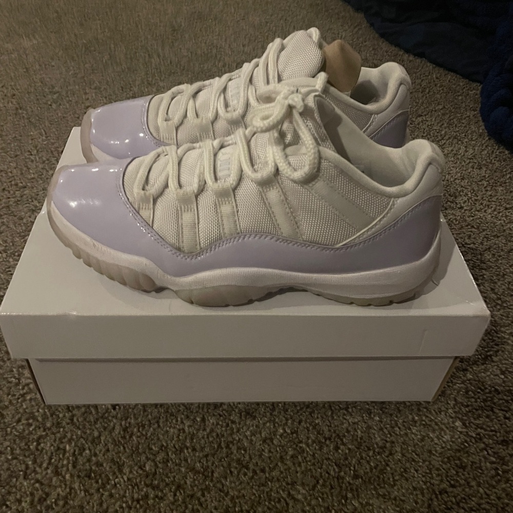 Nike Air Jordan 11 Retro Low Pure Violet
